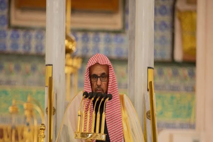 خطبةُ الجمعة تُبرز أثرَ الصلاة في راحة القلب واستقرار النفس