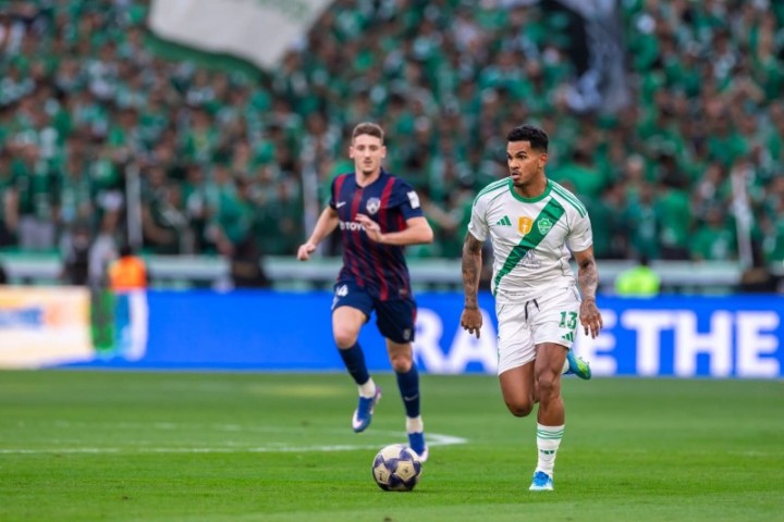 الأهلي بعشرة لاعبين يتجاوز جوهور ويتأهل لنصف نهائي أبطال آسيا للنخبة