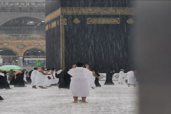 تقلبات جوية وأمطار ورياح نشطة بالمملكة والخليج