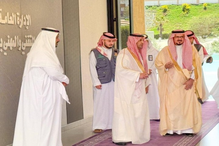 أمين الباحة يزور فعالية الوقاية من المخدرات والمؤثرات العقلية