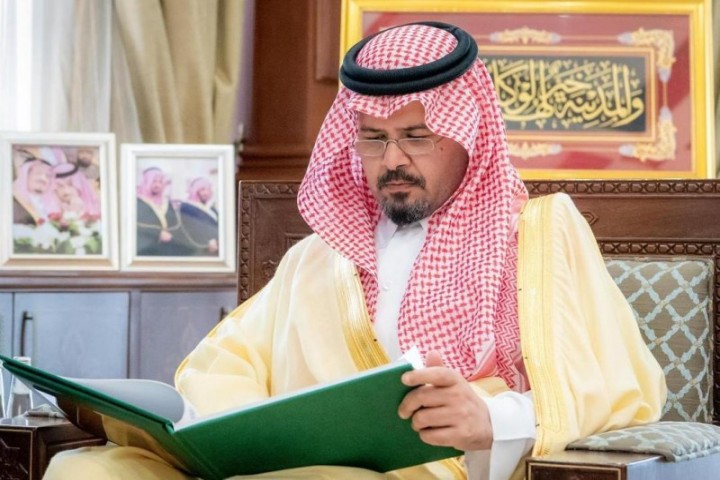 أمير المدينة المنورة يطّلع على جاهزية الدفاع المدني لموسم حج 1447هـ