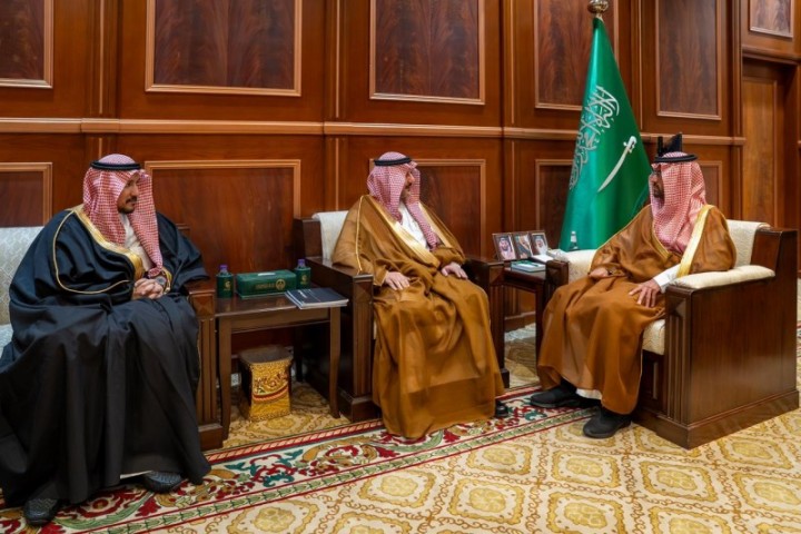 نائب أمير حائل يستعرض استراتيجية "الغرفة التجارية" ويدعم فرص الاستثمار بالمنطقة
