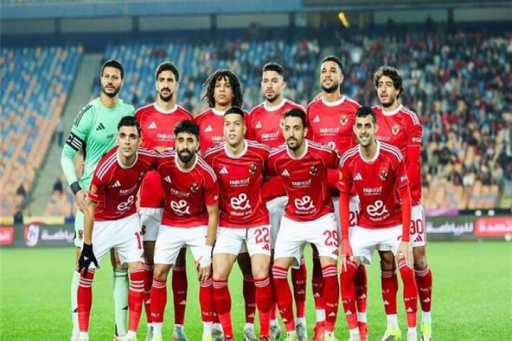 الأهلي ينعش آماله في لقب الدوري المصري بعد الفوز على الزمالك