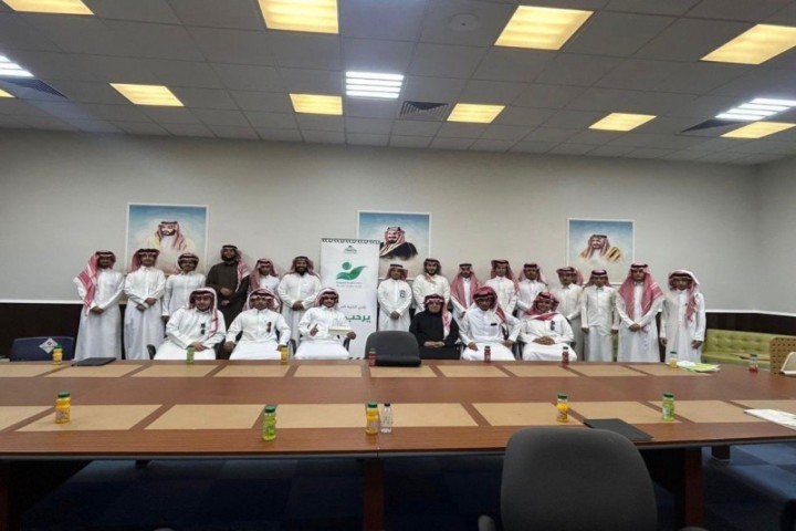 برنامج قيادي بجامعة الملك خالد يعزز مهارات الطلاب بخميس مشيط