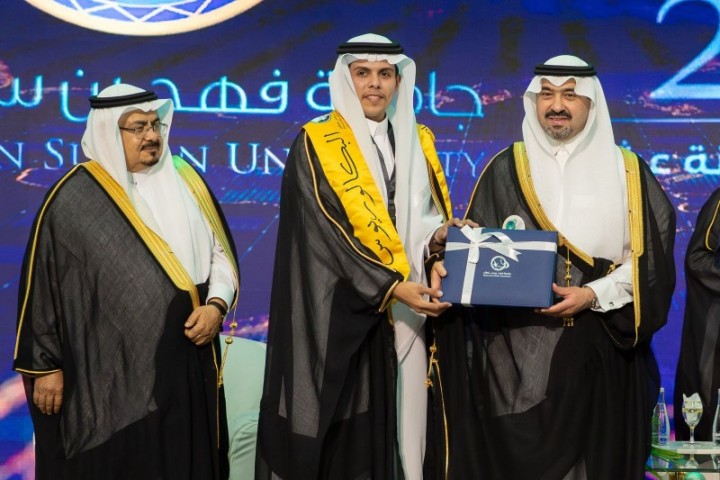 نائب أمير تبوك يشهد تخريج دفعات جامعة فهد بن سلطان