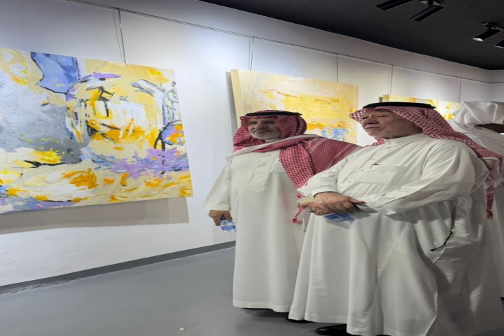 الطائف تُختتم فعاليات معرض حتى لا يزول الربيع التشكيلي