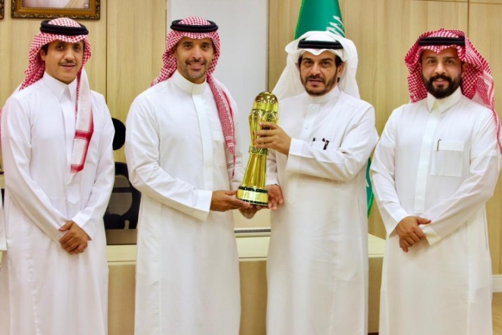 أمين عسير يحتفي بصعود أبها إلى روشن