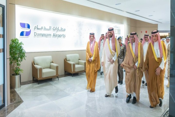 سمو نائب أمير الشرقية يتفقد جاهزية مطار الملك فهد الدولي للحج