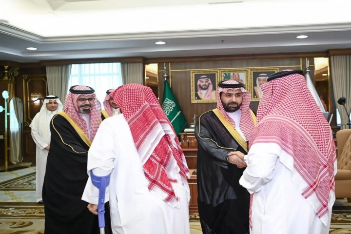 أمير جازان ونائبه يتبادلان التهاني بعيد الأضحى مع منسوبي الإمارة