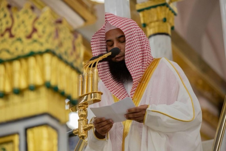إمام المسجد النبوي: الاستقامة بعد الحج وترك المحرمات