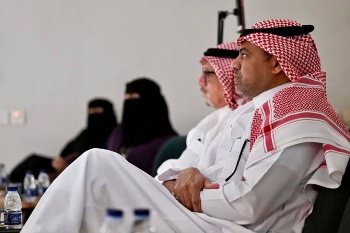 “القراءة الأدبية بين الاستشفاء ونجاة الذات” في المقهى الثقافي بتبوك