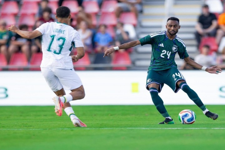 المنتخب السعودي يحافظ على شباكه أمام السنغال في ودية المونديال