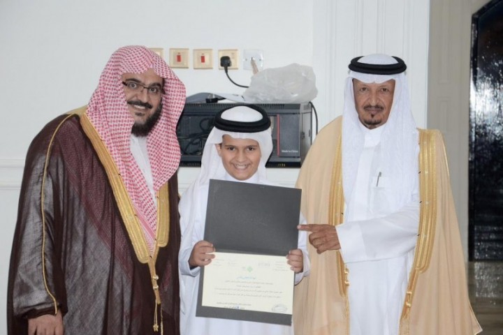مجلس حلقات آل سرحان يختتم أنشطته بتكريم طلابه لعام 1447هـ