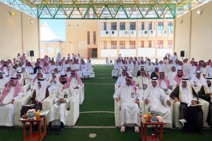 مدير عام تعليم عسير يشهد حفل تخرّج طلاب ثانوية السقا بالسودة