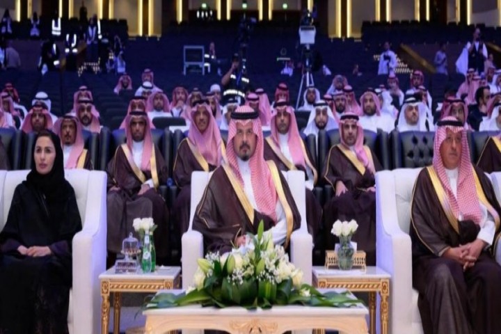 أمير المدينة يرعى ملتقى التوظيف والمعرض المهني بجامعة طيبة