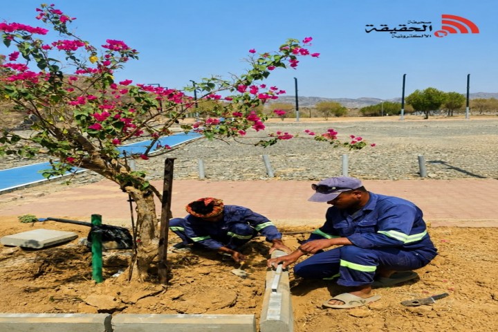 بلدية بحر أبو سكينة تواصل أعمال الصيانة وتحسين المشهد الحضري في الحدائق والمرافق العامة