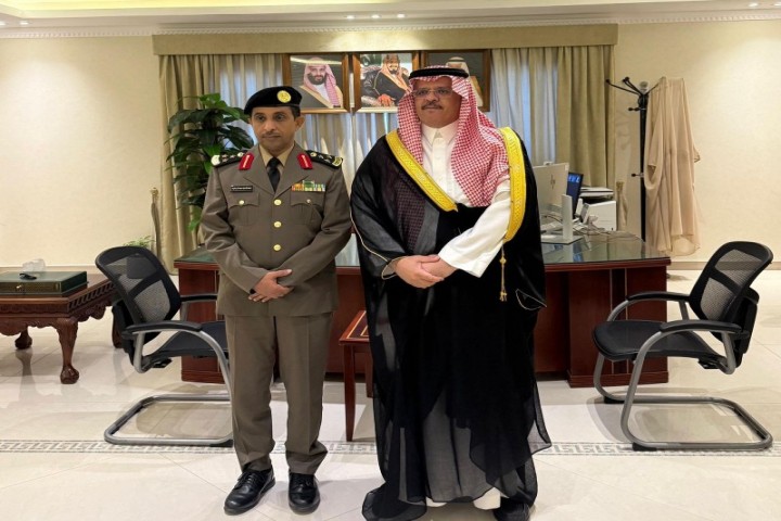 محافظ الجبيل "الداود" يستقبل مدير شرطة المحافظة بمناسبة ترقيته