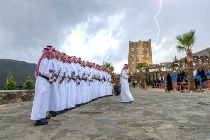عروض فلكلورية تحيي قصور أبو سراح التاريخية في صيف عسير