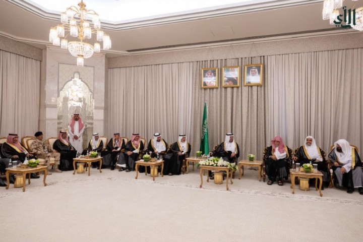 نائب أمير مكة يستقبل أصحاب المعالي والفضيلة قبيل غسل الكعبة