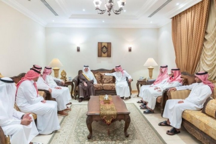 أمير الشرقية يقدم التعازي لأسرة الرتوعي في وفاة أحد أبنائها