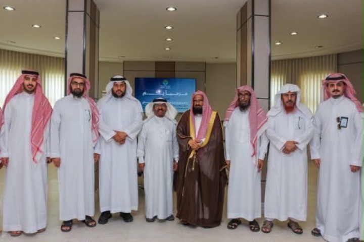 جبريل البصيلي يزور الجمعية الخيرية بخميس مشيط