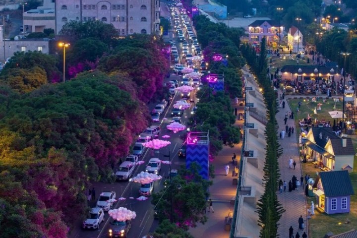 شارع الفن في أبها يستقطب الزوار ويزدهر بحراك صيف عسير 2026