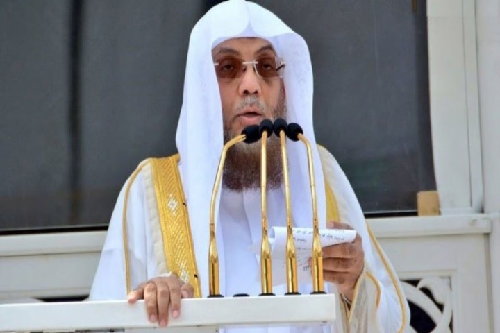 إمام المسجد الحرام معية الله للمؤمن أعظم أسباب الطمأنينة والثبات