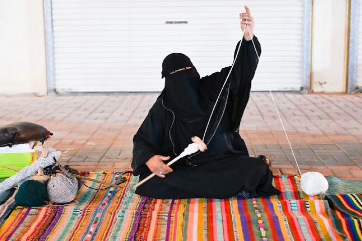 ركن المغزل التراثي بطريف يستقطب زوار مهرجان سوق المزارعين