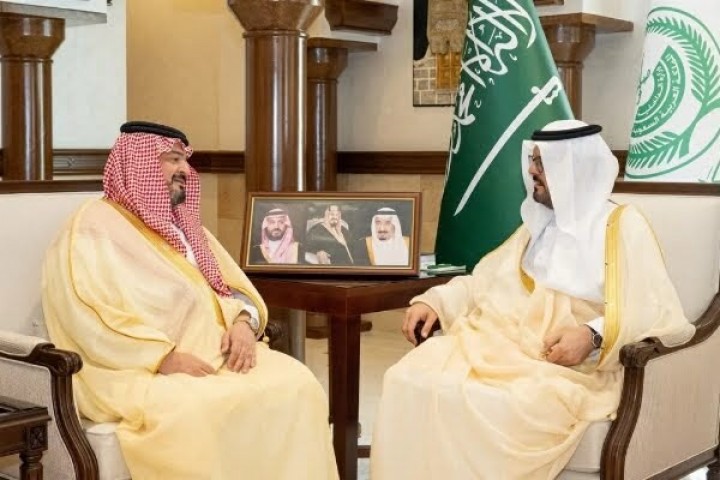 نائب أمير مكة يبحث مع أمين جدة خطط الأمانة