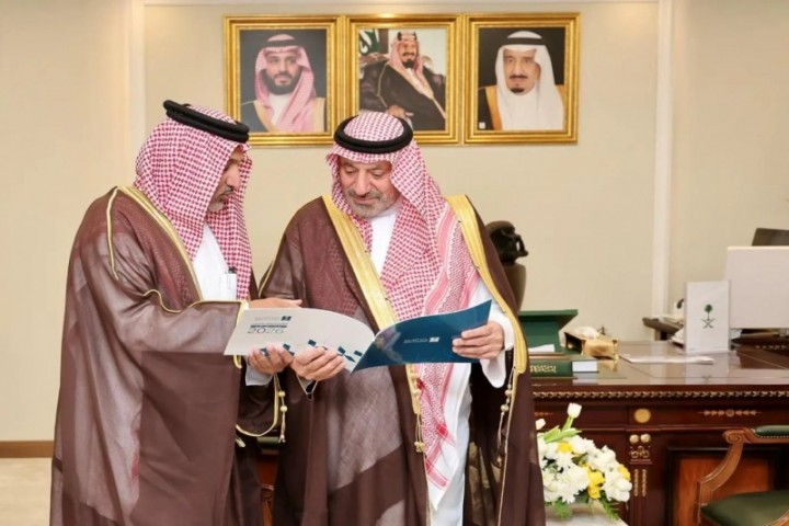 أمير نجران يشيد بجهود فرع التجارة