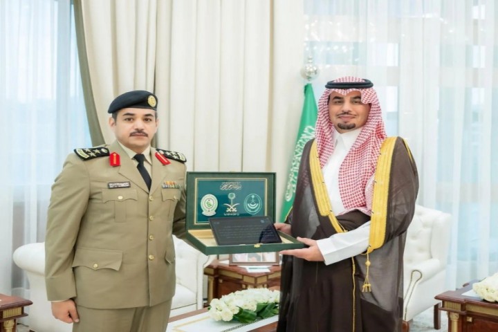 نائب أمير الباحة يطّلع على إنجازات أمن المنشآت