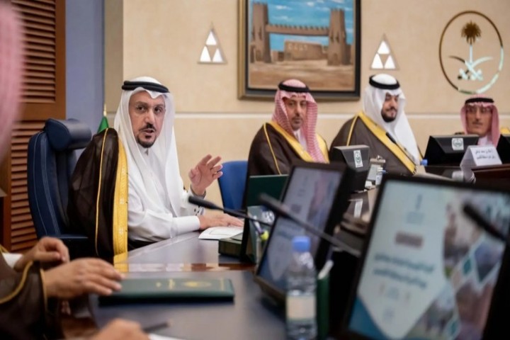 أمير القصيم يتابع مشاريع جودة الحياة