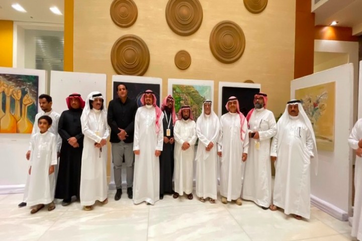 "وهج الفنون".. معرض يجسد رحلة الفنان المعاصر بين أصالة الماضي ورؤية المستقبل
