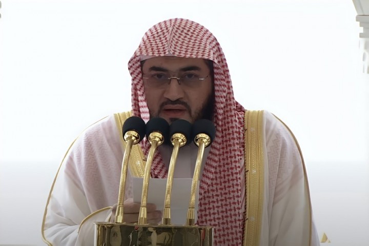 إمام المسجد الحرام: الفتنة في الدين أعظم المصائب