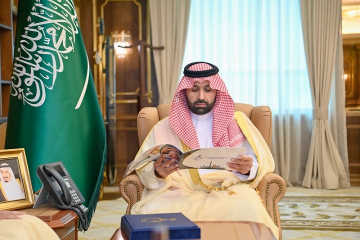 أمير جازان يتسلّم تقرير فرع الجمعية السعودية لطب حديثي الولادة