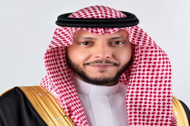 نائب أمير المدينة يبحث جهود فرع الإعلام