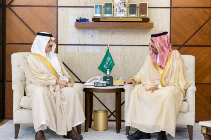 أمير الشرقية يطّلع على مشروع "الوقف الإسعافي" للهلال الأحمر السعودي