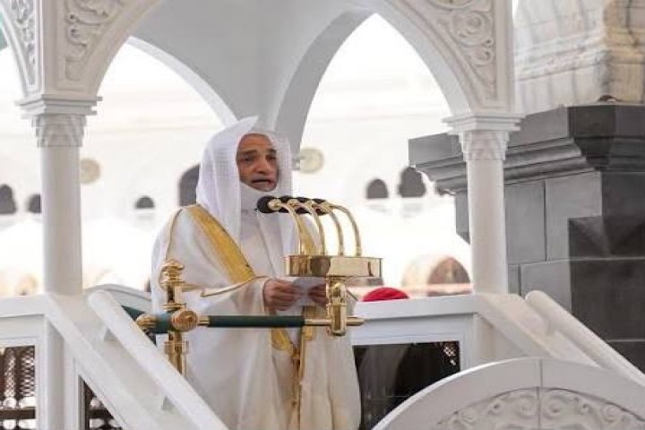 إمام المسجد الحرام: الأخوة في الله أساس قوة الأمة ووحدتها