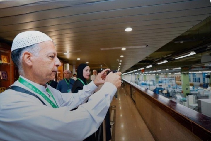 ضيوف خادم الحرمين يطلعون على جهود مجمع الملك فهد لطباعة المصحف الشريف