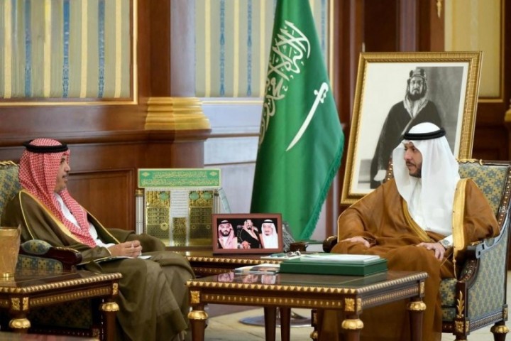 نائب أمير المدينة المنورة يطّلع على جهود الجمعية الخيرية