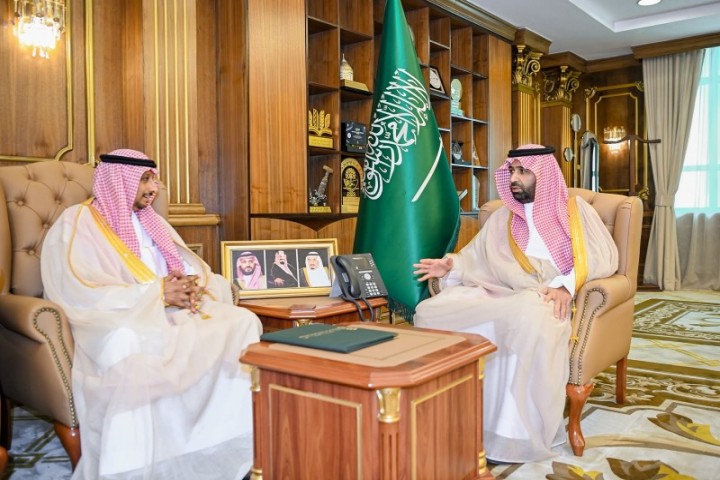 أمير جازان يستقبل عميد كلية منار الجنوب للعلوم والتقنية