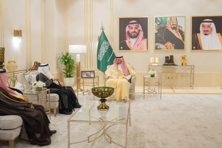 نائب أمير الباحة يستقبل عميد أسرة آل صقر وشيخ قبائل بني ظبيان