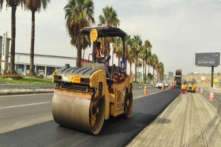 صيانة طريق الملك فهد بعسير